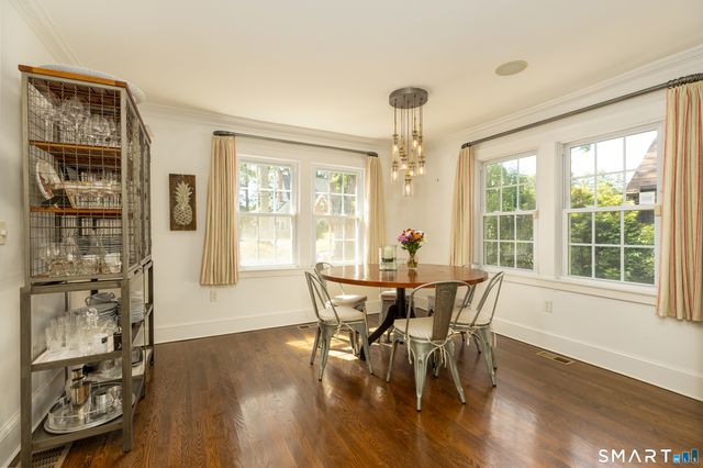 110 Foxcroft Road, West Hartford, CT 06119