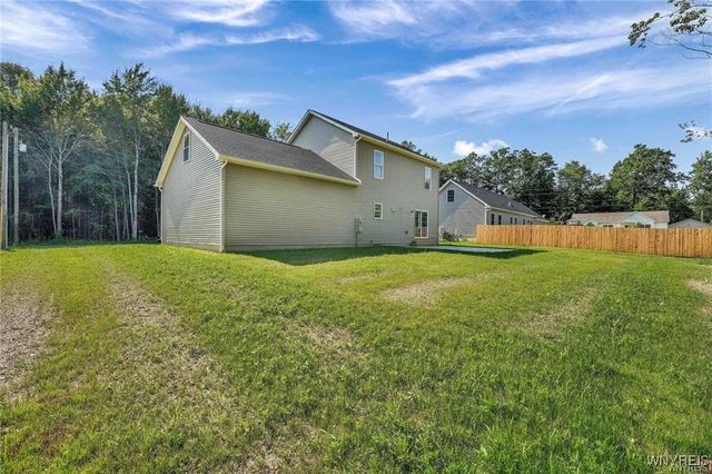 26 Rosalind Dr, Evans, NY 14006