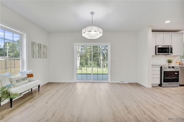 26 Rosalind Dr, Evans, NY 14006