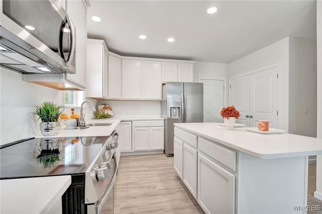 26 Rosalind Dr, Evans, NY 14006