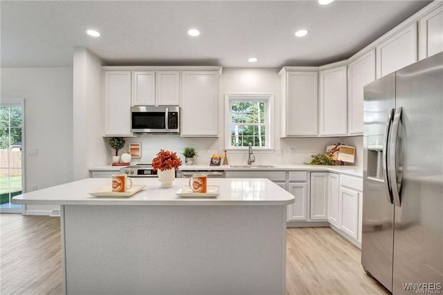 26 Rosalind Dr, Evans, NY 14006