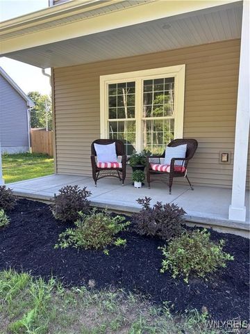 26 Rosalind Dr, Evans, NY 14006