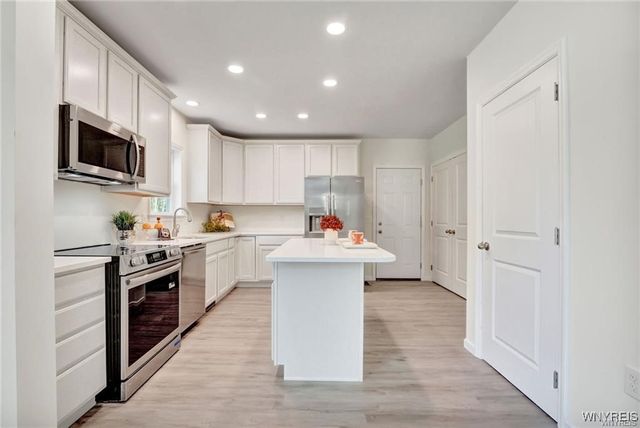 26 Rosalind Dr, Evans, NY 14006