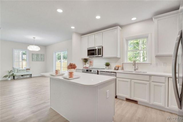 26 Rosalind Dr, Evans, NY 14006