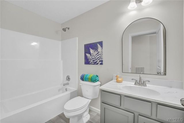 26 Rosalind Dr, Evans, NY 14006