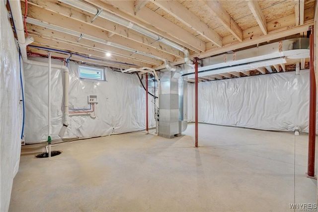 26 Rosalind Dr, Evans, NY 14006