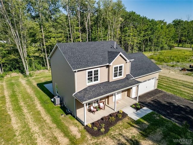 26 Rosalind Dr, Evans, NY 14006