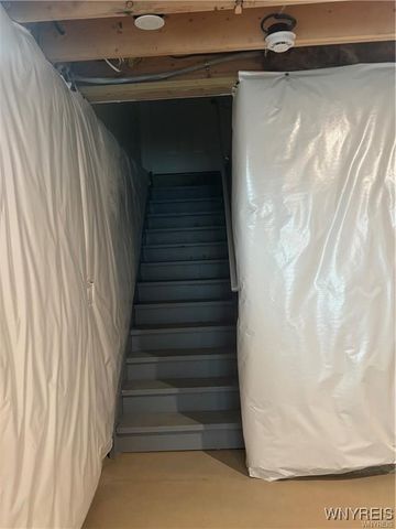 26 Rosalind Dr, Evans, NY 14006