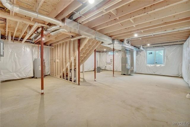 26 Rosalind Dr, Evans, NY 14006