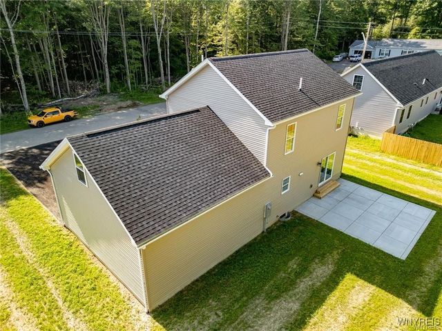 26 Rosalind Dr, Evans, NY 14006