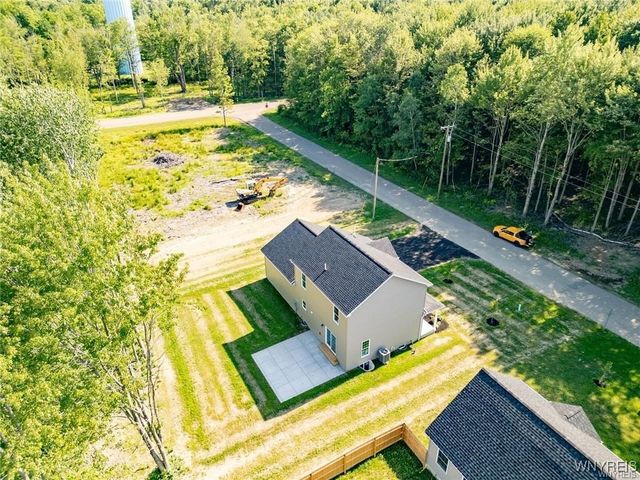 26 Rosalind Dr, Evans, NY 14006