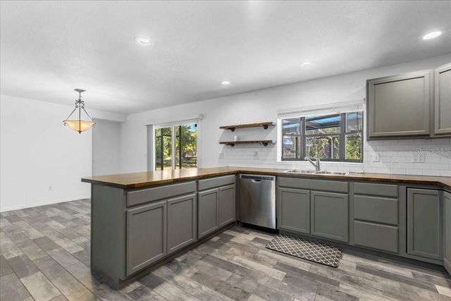 155 S COURT STREET, Bronson, FL 32621