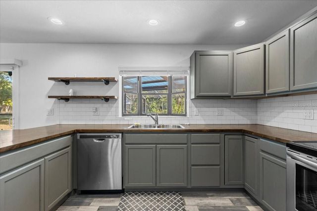 155 S COURT STREET, Bronson, FL 32621