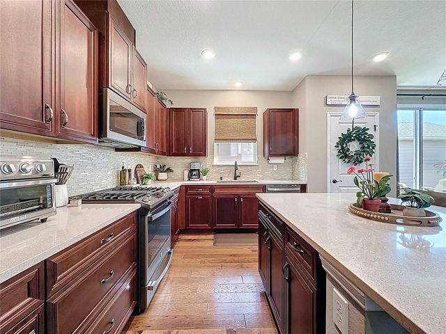 416 ALCOVE DRIVE, Groveland, FL 34736