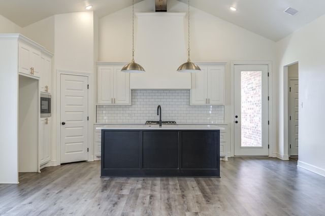 7613 52nd Street, Lubbock, TX 79407