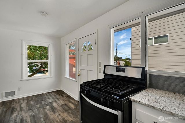 9118 Linden Avenue N, Seattle, WA 98103