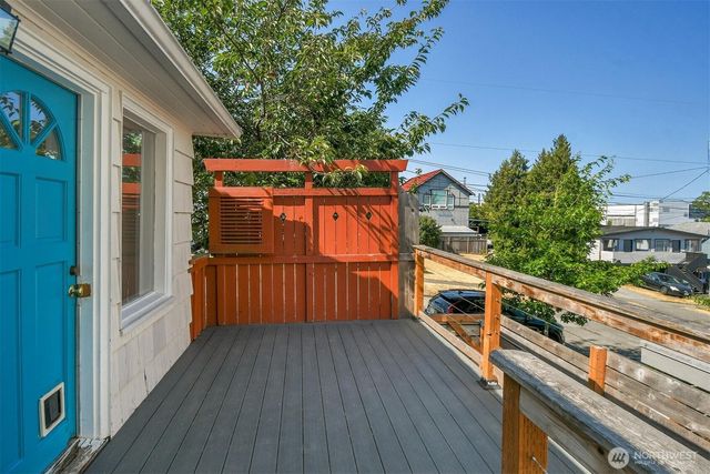 9118 Linden Avenue N, Seattle, WA 98103
