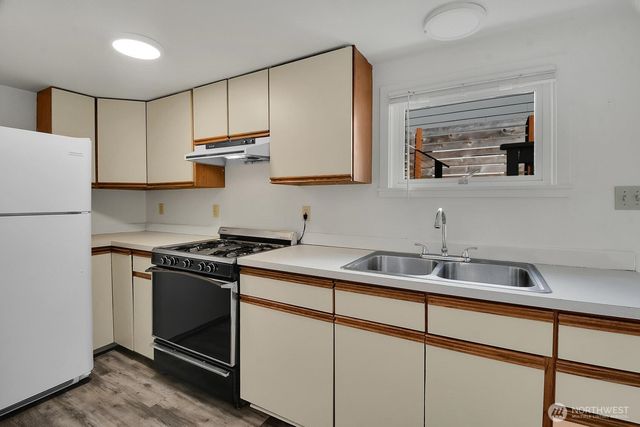9118 Linden Avenue N, Seattle, WA 98103