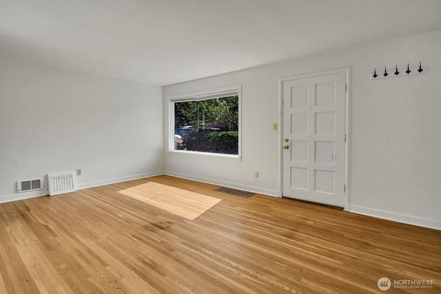 9118 Linden Avenue N, Seattle, WA 98103