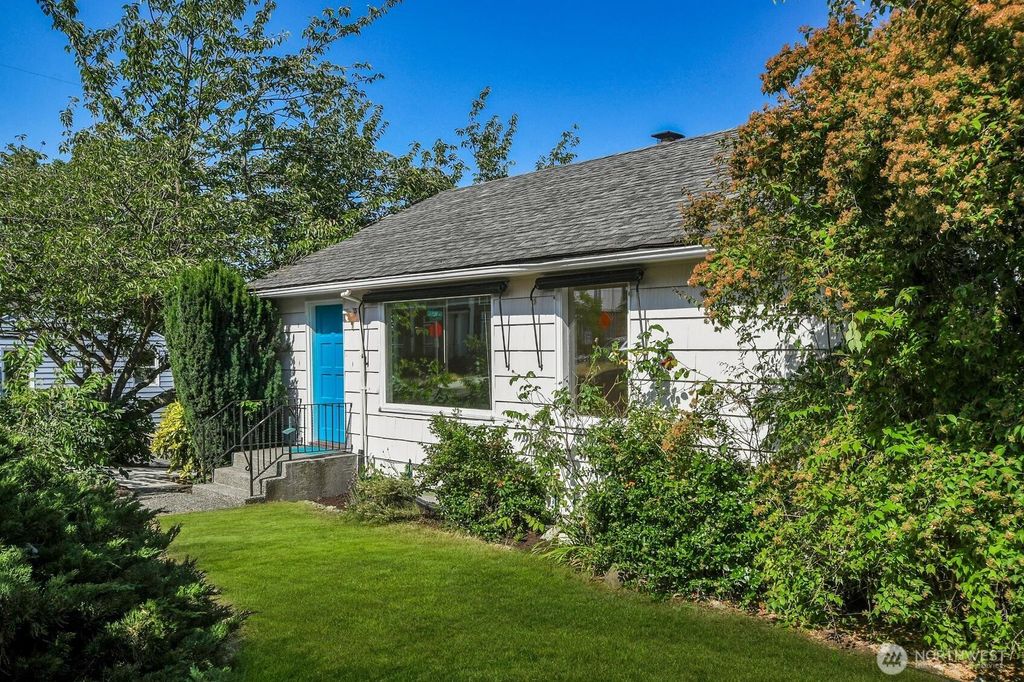 9118 Linden Avenue N, Seattle, WA 98103