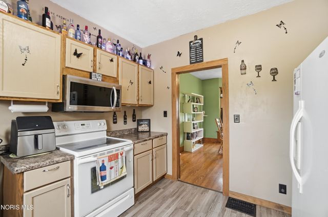 208 Dodge Street, Swanton, OH 43558