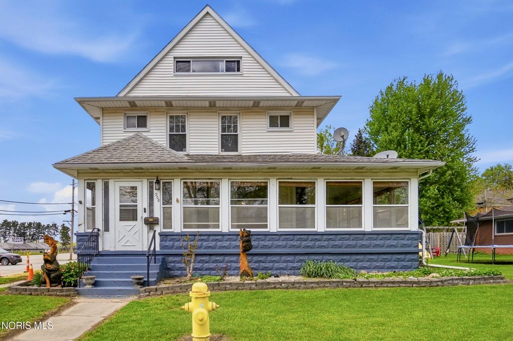 208 Dodge Street, Swanton, OH 43558