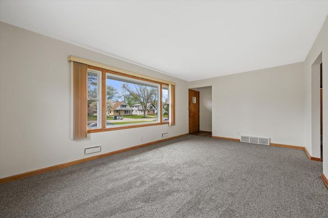 5228 N 107th STREET, Milwaukee, WI 53225