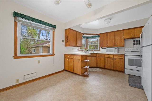 5228 N 107th STREET, Milwaukee, WI 53225