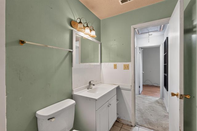 2405 Lindale Road, Columbus, OH 43224