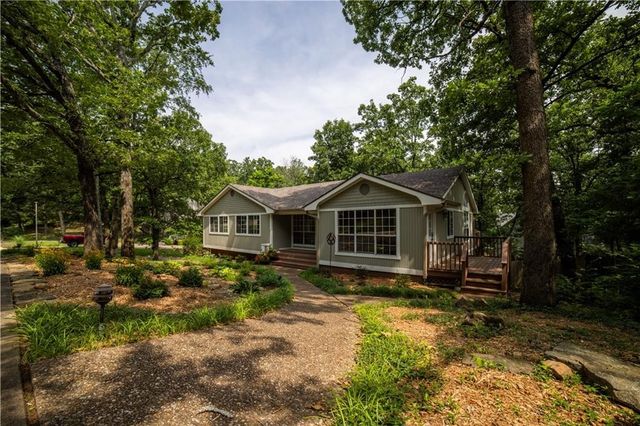 1534 E Century Drive, Fayetteville, AR 72703