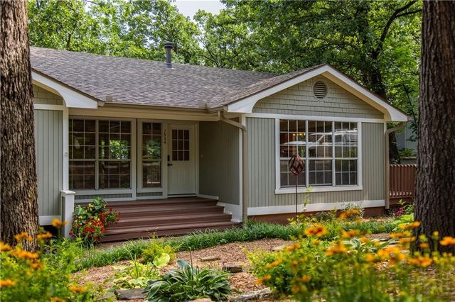 1534 E Century Drive, Fayetteville, AR 72703