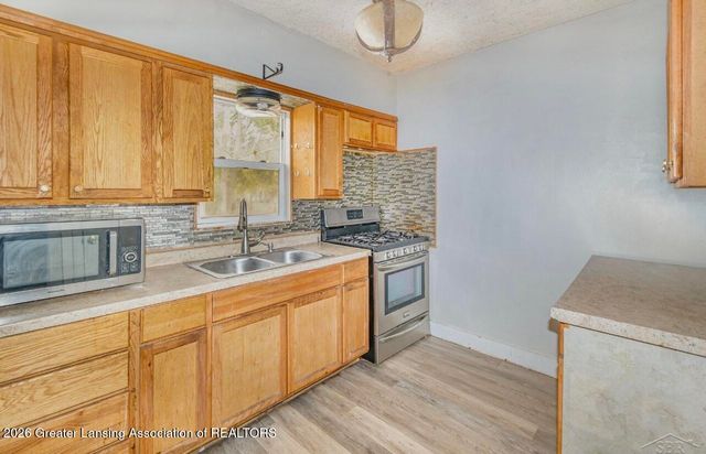 2309 S Pennsylvania Avenue, Lansing, MI 48910