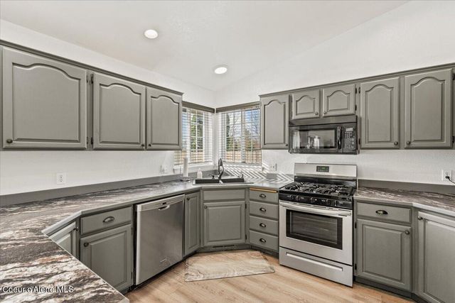 9269 N Crabapple CT, Hayden, ID 83835