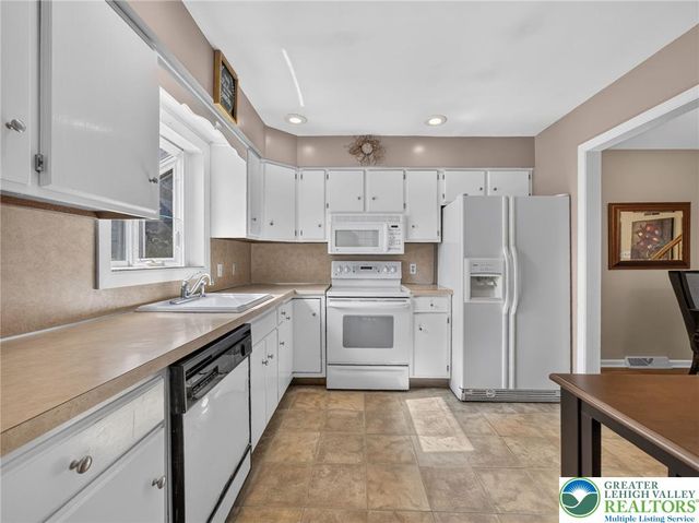 239 Village Walk Drive, Macungie Boro, PA 18062