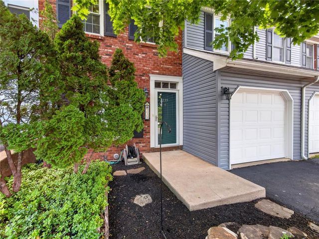 239 Village Walk Drive, Macungie Boro, PA 18062