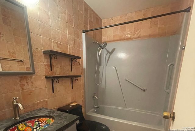 206 Madison B, San Antonio, TX 78204