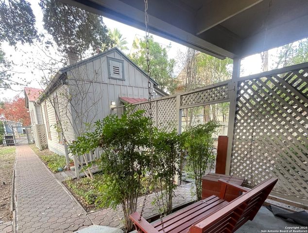 206 Madison B, San Antonio, TX 78204