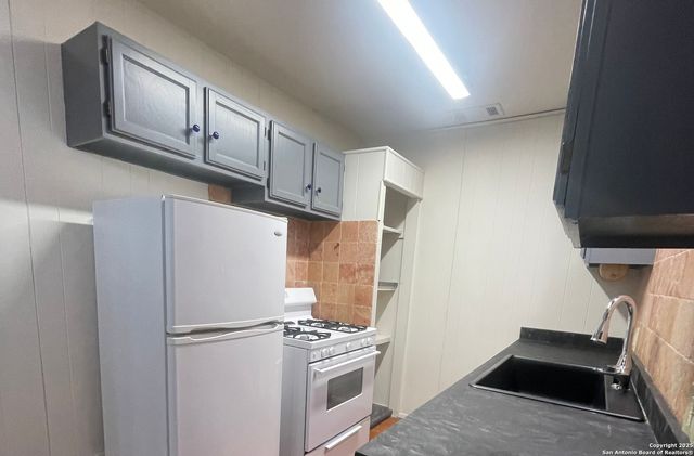 206 Madison B, San Antonio, TX 78204