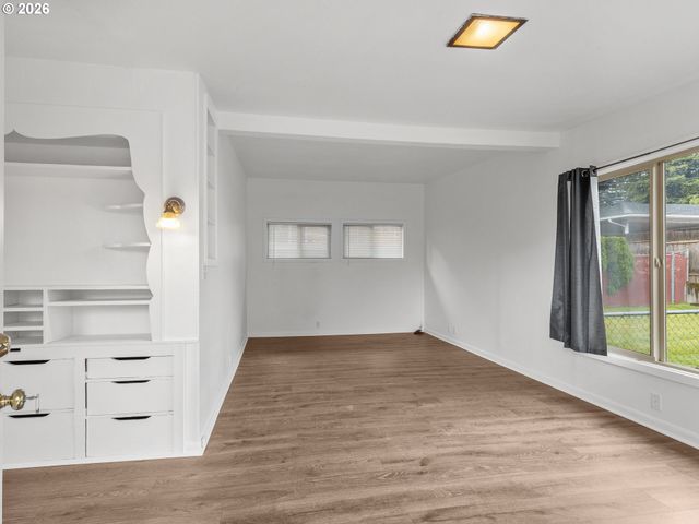 2216 E 18TH St, Vancouver, WA 98661