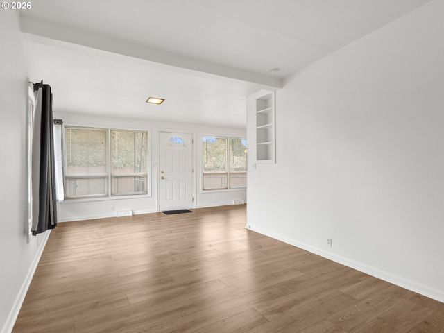 2216 E 18TH St, Vancouver, WA 98661