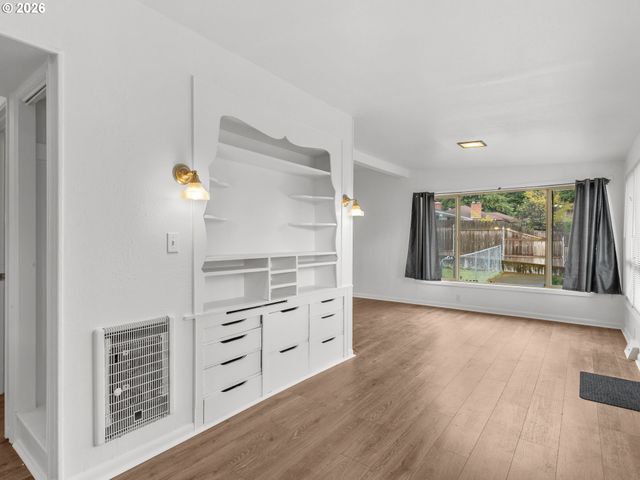2216 E 18TH St, Vancouver, WA 98661