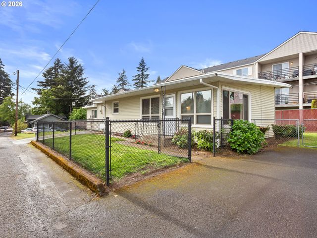 2216 E 18TH St, Vancouver, WA 98661