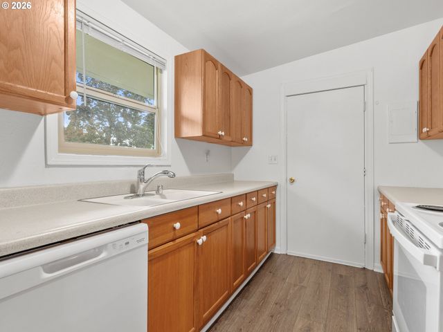 2216 E 18TH St, Vancouver, WA 98661