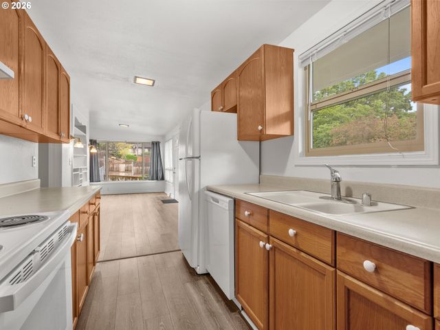 2216 E 18TH St, Vancouver, WA 98661