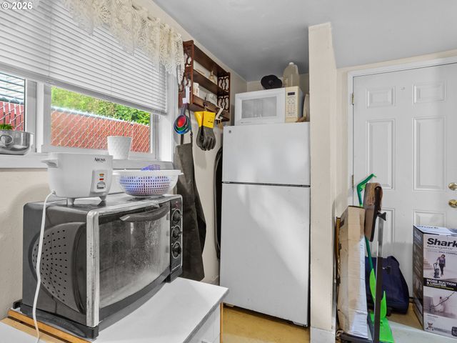 2216 E 18TH St, Vancouver, WA 98661