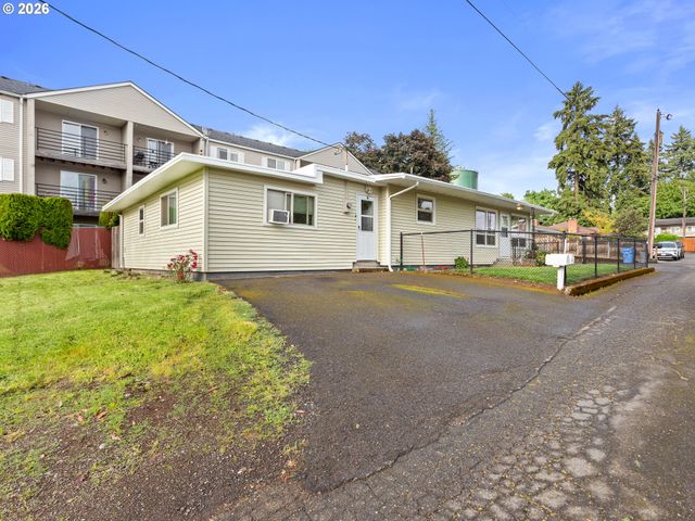 2216 E 18TH St, Vancouver, WA 98661
