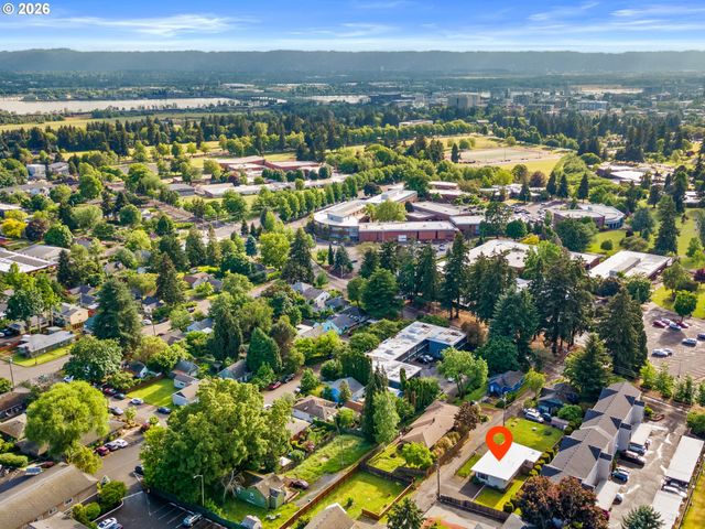 2216 E 18TH St, Vancouver, WA 98661