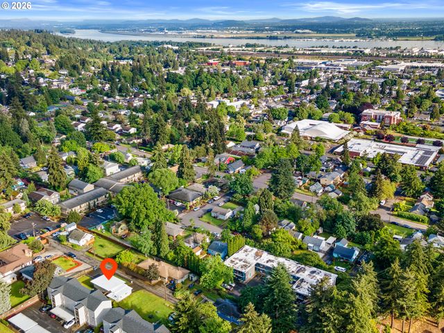 2216 E 18TH St, Vancouver, WA 98661