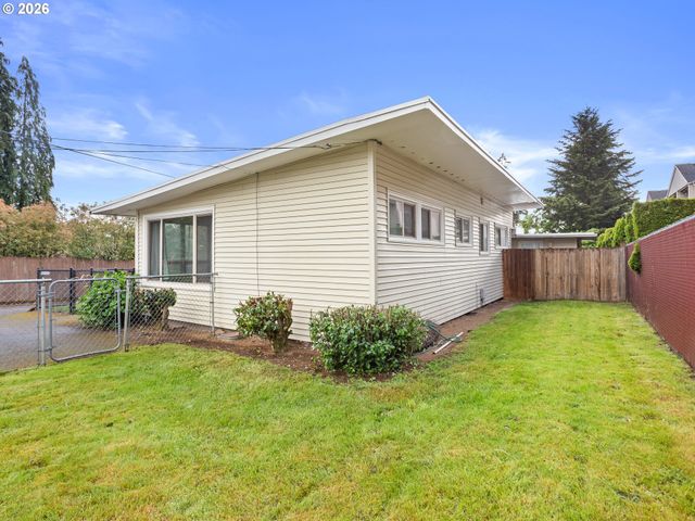 2216 E 18TH St, Vancouver, WA 98661