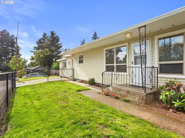 2216 E 18TH St, Vancouver, WA 98661